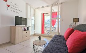 Appartement rénové avec parking privatif ,à 2min de la plage
